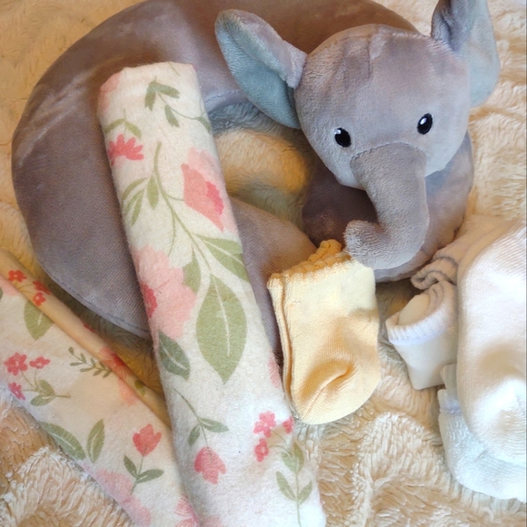 Baby Bundle 0-3 Months - Picture 2 of 3